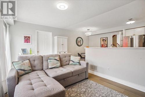 2403 Emerson Drive, Burlington (Orchard), ON - Indoor Photo Showing Living Room