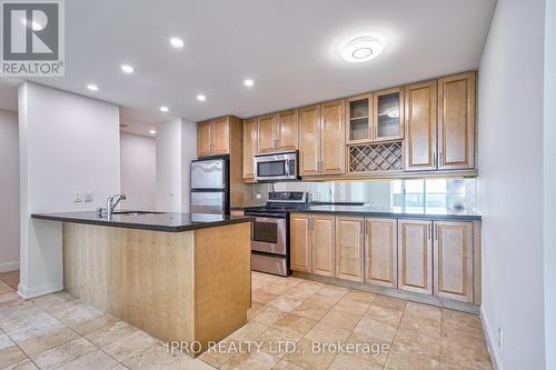 2201 - 70 Absolute Avenue, Mississauga, ON - Indoor Photo Showing Kitchen