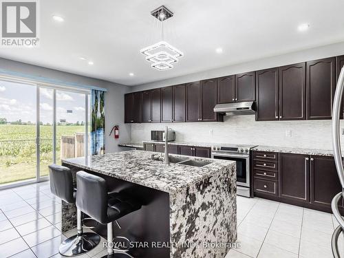 24 Bonnieglen Farm Boulevard, Caledon, ON - Indoor Photo Showing Kitchen With Upgraded Kitchen