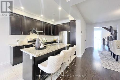 60 Falconridge Terrace, East Gwillimbury, ON - Indoor Photo Showing Kitchen With Double Sink With Upgraded Kitchen