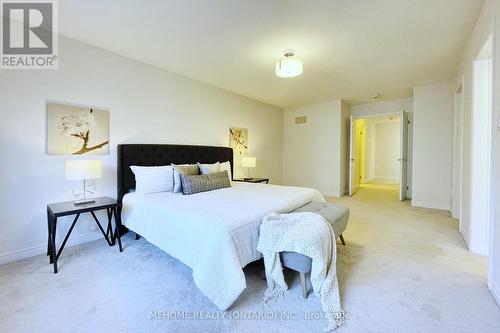 60 Falconridge Terrace, East Gwillimbury, ON - Indoor Photo Showing Bedroom