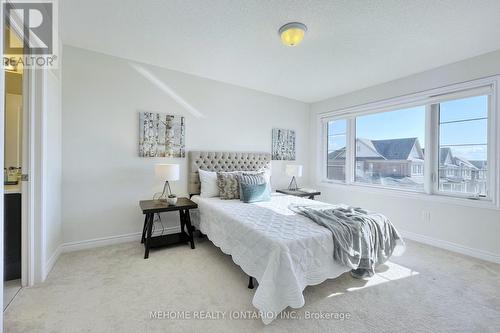 60 Falconridge Terrace, East Gwillimbury, ON - Indoor Photo Showing Bedroom