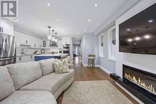 7268 Frontier Ridge, Mississauga (Meadowvale Village), ON - Indoor Photo Showing Living Room With Fireplace