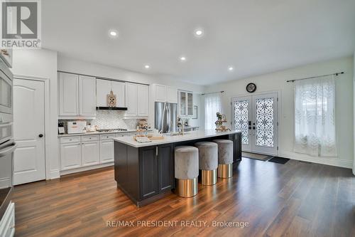 46 Grist Mill Drive, Halton Hills (Georgetown), ON - Indoor Photo Showing Kitchen With Upgraded Kitchen