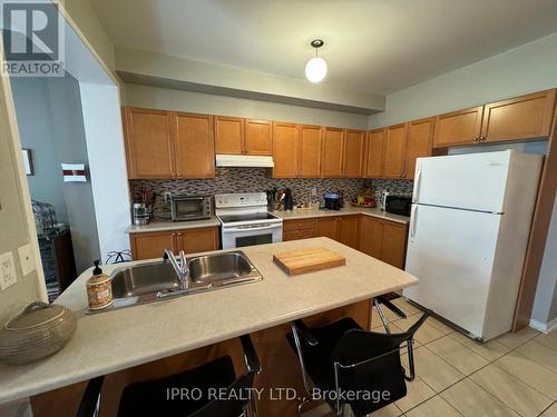 2077 Barnboard Hollow, Oakville (West Oak Trails), ON - Indoor Photo Showing Kitchen With Double Sink