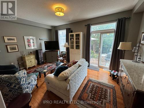 2077 Barnboard Hollow, Oakville (West Oak Trails), ON - Indoor Photo Showing Living Room