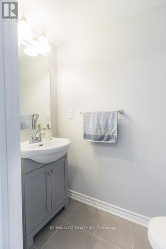 1669 Copeland Circle, Milton (Clarke), ON - Indoor Photo Showing Bathroom