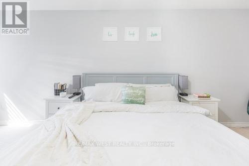 1669 Copeland Circle, Milton (Clarke), ON - Indoor Photo Showing Bedroom