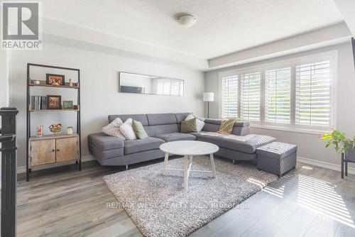 1669 Copeland Circle, Milton (Clarke), ON - Indoor Photo Showing Living Room