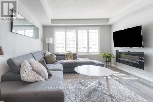 1669 Copeland Circle, Milton (Clarke), ON - Indoor Photo Showing Living Room With Fireplace