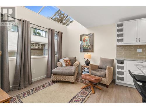 420 West Avenue, Kelowna, BC - Indoor Photo Showing Other Room