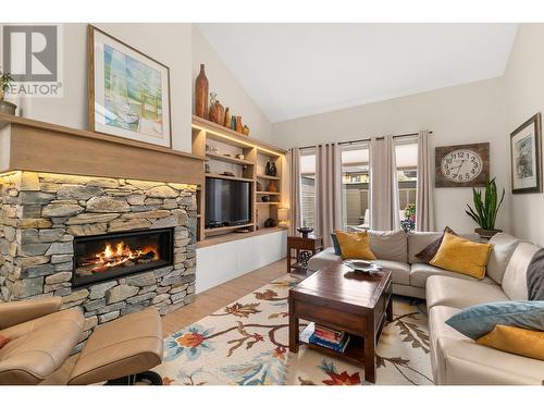 420 West Avenue, Kelowna, BC - Indoor Photo Showing Living Room With Fireplace