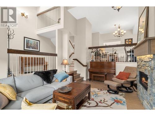 420 West Avenue, Kelowna, BC - Indoor Photo Showing Living Room With Fireplace