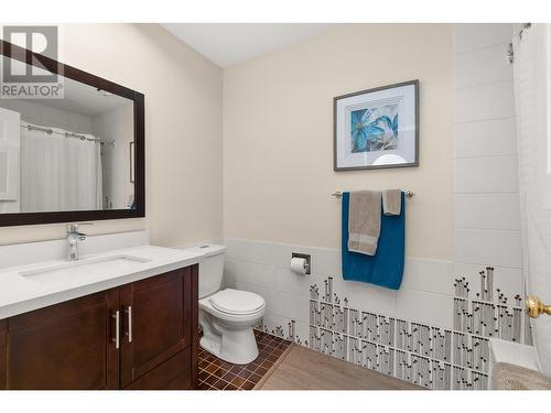 420 West Avenue, Kelowna, BC - Indoor Photo Showing Bathroom