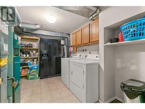 420 West Avenue, Kelowna, BC - Indoor Photo Showing Laundry Room