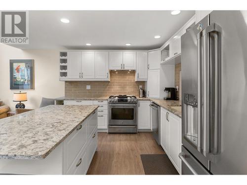 420 West Avenue, Kelowna, BC - Indoor Photo Showing Kitchen With Upgraded Kitchen