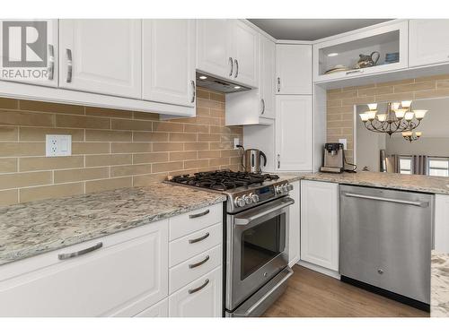 420 West Avenue, Kelowna, BC - Indoor Photo Showing Kitchen With Upgraded Kitchen