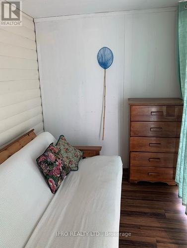 27 Balmoral Avenue, Tiny, ON - Indoor Photo Showing Bedroom