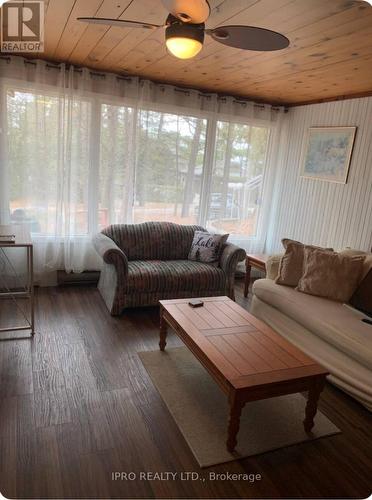 27 Balmoral Avenue, Tiny, ON - Indoor Photo Showing Living Room