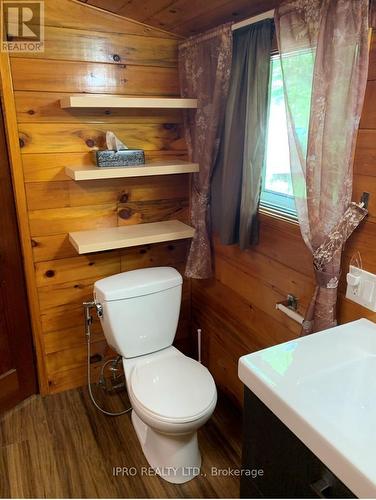 27 Balmoral Avenue, Tiny, ON - Indoor Photo Showing Bathroom