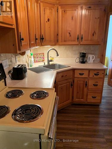 27 Balmoral Avenue, Tiny, ON - Indoor Photo Showing Kitchen