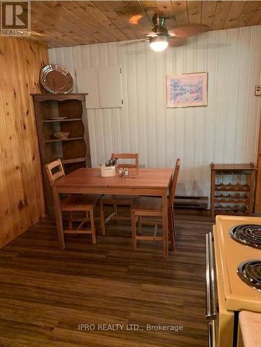 27 Balmoral Avenue, Tiny, ON - Indoor Photo Showing Dining Room