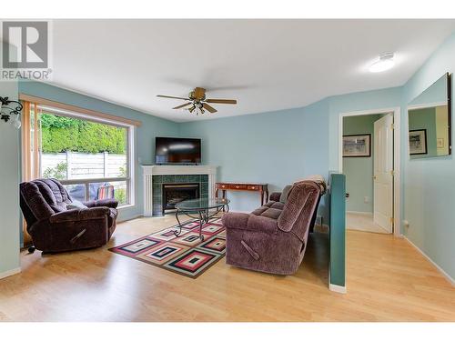 2330 Butt Road Unit# 18, West Kelowna, BC - Indoor Photo Showing Living Room With Fireplace