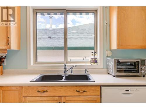 2330 Butt Road Unit# 18, West Kelowna, BC - Indoor Photo Showing Kitchen With Double Sink