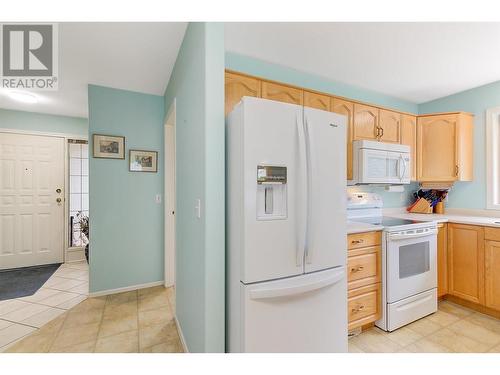 2330 Butt Road Unit# 18, West Kelowna, BC - Indoor Photo Showing Kitchen