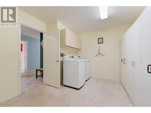 2330 Butt Road Unit# 18, West Kelowna, BC - Indoor Photo Showing Laundry Room