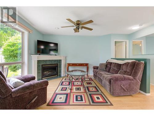 2330 Butt Road Unit# 18, West Kelowna, BC - Indoor Photo Showing Living Room With Fireplace