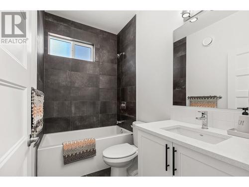 1575 Summer Crescent, Kelowna, BC - Indoor Photo Showing Bathroom