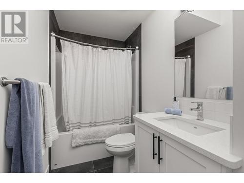 1575 Summer Crescent, Kelowna, BC - Indoor Photo Showing Bathroom