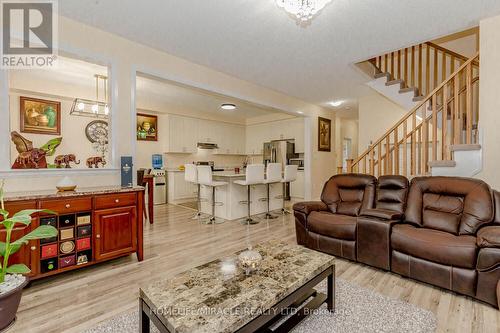 124 Casserley Crescent, New Tecumseth, ON - Indoor Photo Showing Living Room