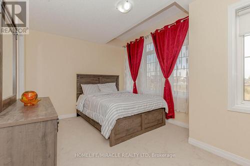 124 Casserley Crescent, New Tecumseth, ON - Indoor Photo Showing Bedroom