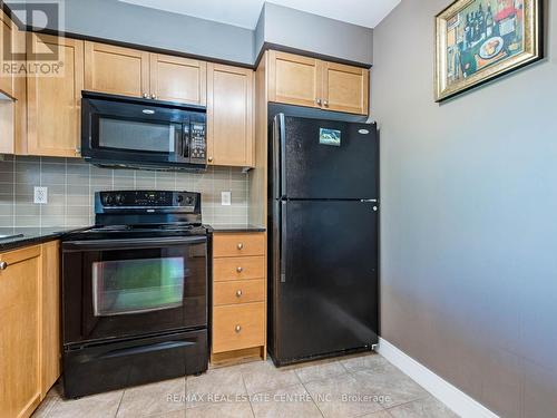 354 - 25 Viking Lane, Toronto (Islington-City Centre West), ON - Indoor Photo Showing Kitchen