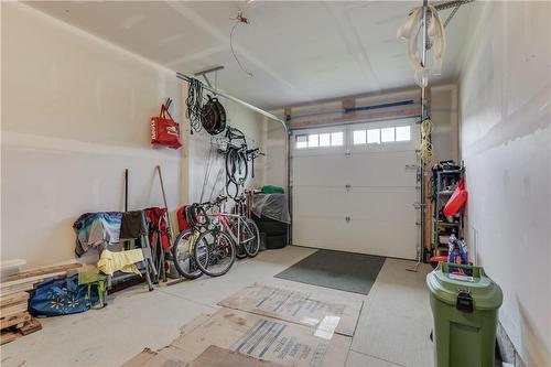 3850 Auckland Avenue, London, ON - Indoor Photo Showing Garage