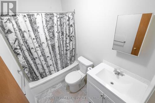 104 - 52 Hiawatha Street, St. Thomas, ON - Indoor Photo Showing Bathroom