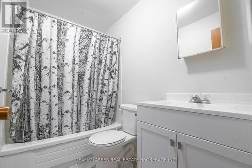 104 - 52 Hiawatha Street, St. Thomas, ON - Indoor Photo Showing Bathroom