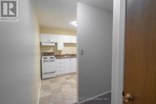 104 - 52 Hiawatha Street, St. Thomas, ON - Indoor Photo Showing Kitchen