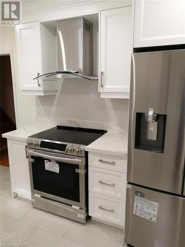 6 Bromleigh Avenue, London, ON - Indoor Photo Showing Kitchen