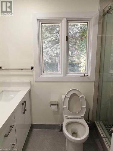 6 Bromleigh Avenue, London, ON - Indoor Photo Showing Bathroom