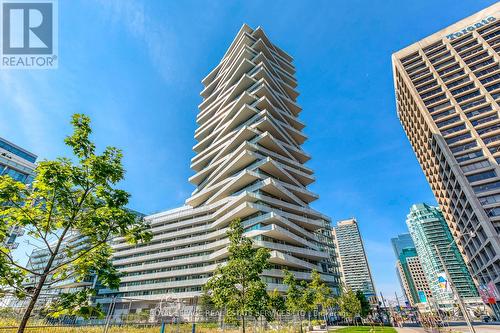 816 - 15 Queens Quay E, Toronto (Waterfront Communities), ON - Outdoor With Balcony With Facade