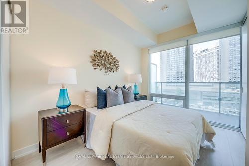 816 - 15 Queens Quay E, Toronto (Waterfront Communities), ON - Indoor Photo Showing Bedroom