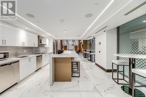 816 - 15 Queens Quay E, Toronto (Waterfront Communities), ON - Indoor Photo Showing Kitchen