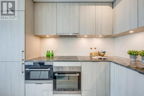 816 - 15 Queens Quay E, Toronto (Waterfront Communities), ON - Indoor Photo Showing Kitchen