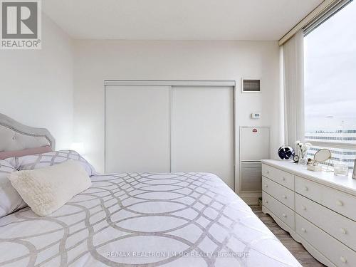 2301 - 23 Sheppard Avenue E, Toronto (Willowdale East), ON - Indoor Photo Showing Bedroom