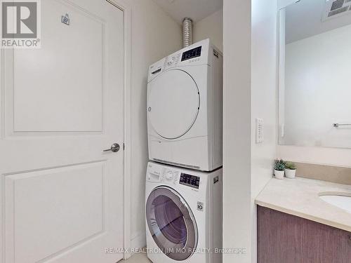 2301 - 23 Sheppard Avenue E, Toronto (Willowdale East), ON - Indoor Photo Showing Laundry Room