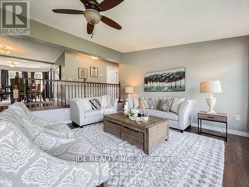 22176 Leslie Street, East Gwillimbury (Queensville), ON - Indoor Photo Showing Living Room