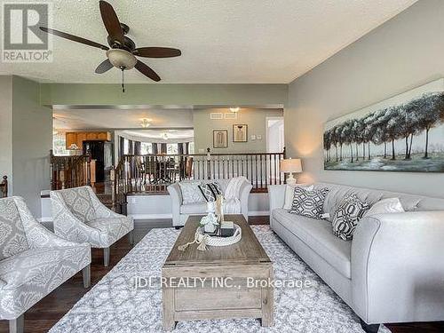 22176 Leslie Street, East Gwillimbury (Queensville), ON - Indoor Photo Showing Living Room